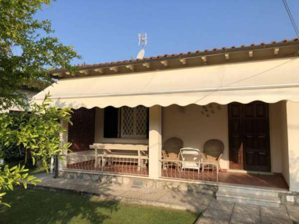 Foto Villa in affitto a Forte dei Marmi 145 mq  Rif: 1031598