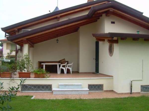 Foto Villa in affitto a Forte dei Marmi 150 mq  Rif: 1031597