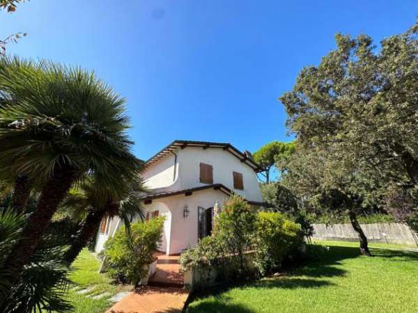 Foto Villa in affitto a Forte dei Marmi 150 mq  Rif: 1208732