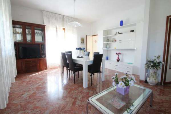 Foto Villa in affitto a Forte dei Marmi 200 mq  Rif: 1094080