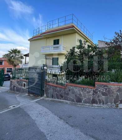 Foto Villa in affitto a Giugliano In Campania