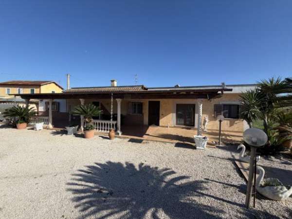 Foto Villa in affitto a Latina