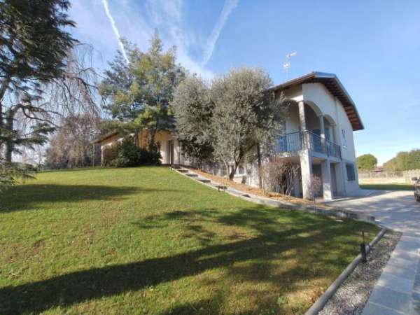 Foto Villa in affitto a Marnate