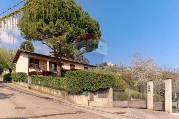Foto Villa in affitto a Montevecchia