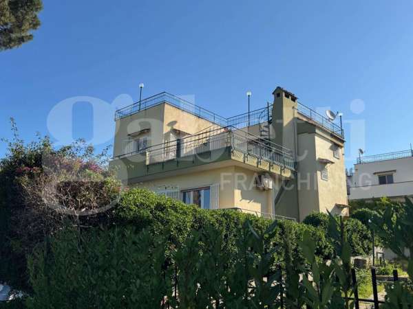 Foto Villa in affitto a Pozzuoli