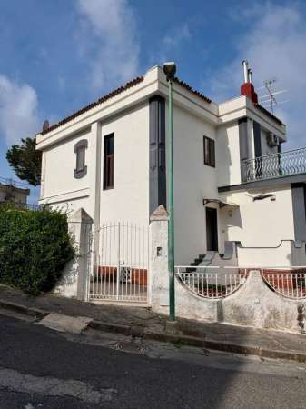 Foto Villa in affitto a Pozzuoli