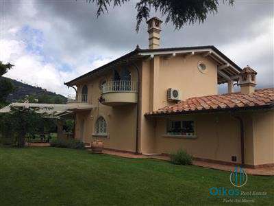 Foto Villa in buono stato di 1100 mq.