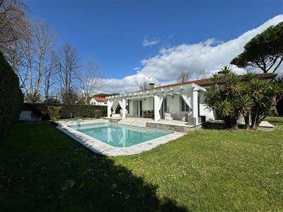 Foto Villa in buono stato di 150 mq. a Poveromo