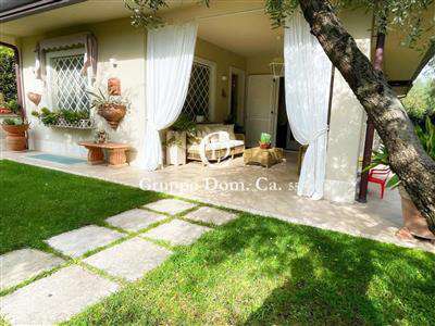 Foto Villa in buono stato di 240 mq.