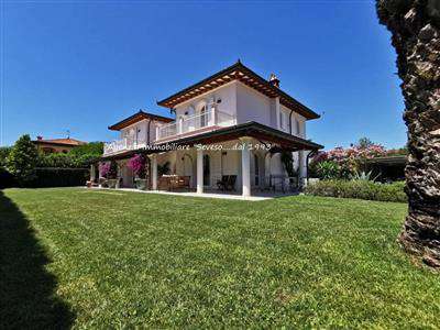 Foto Villa in buono stato di 350 mq. a Vittoria Apuana