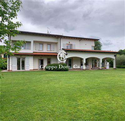 Foto Villa in buono stato di 500 mq. a Vittoria Apuana