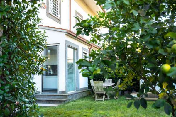Foto Villa in Via Antagora, Roma di 200 m con 4 camere