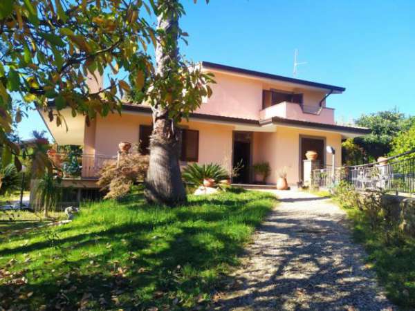 Foto Villa in Via Giorgio Morandi