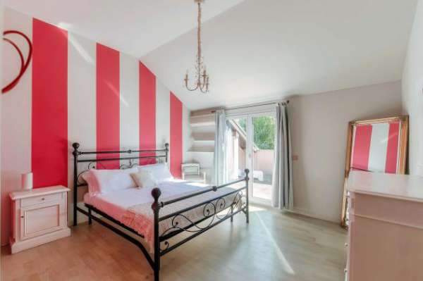 Foto VILLA MARTA - Villa moderna con 4 camere e giardino tra le colline sopra Como