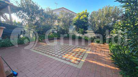 Foto Villa o villino in Affitto, 3 Locali, 100 mq (Castel Volturno)