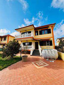 Foto Villa o villino in Affitto, 5 Locali, 200 mq (Giugliano in Campa