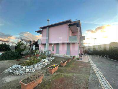 Foto Villa o villino in Affitto, 5 Locali, 240 mq (Quarto)