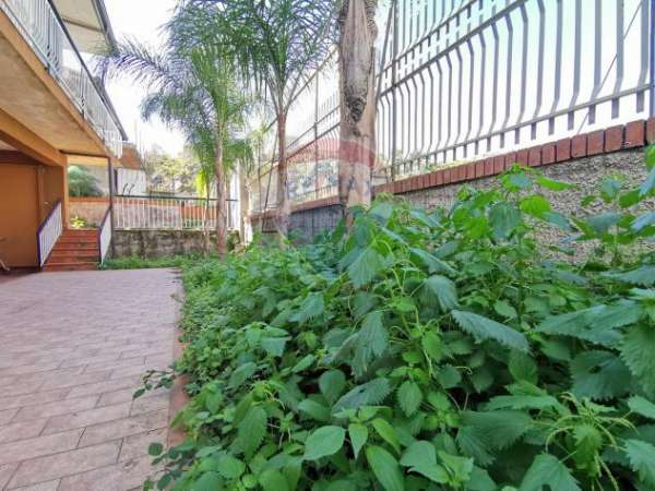 Foto Villa singola in affitto a Catania, Viale M. Rapisardi - Lavaggi