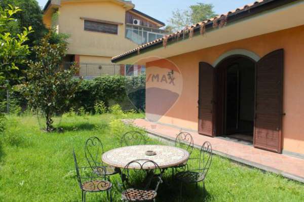 Foto Villa singola in affitto a Mascalucia
