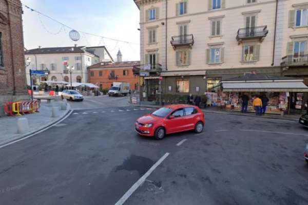 Foto VILLA SU 2 LIVELLI CON GIARDINO E GARAGE IN CHIERI