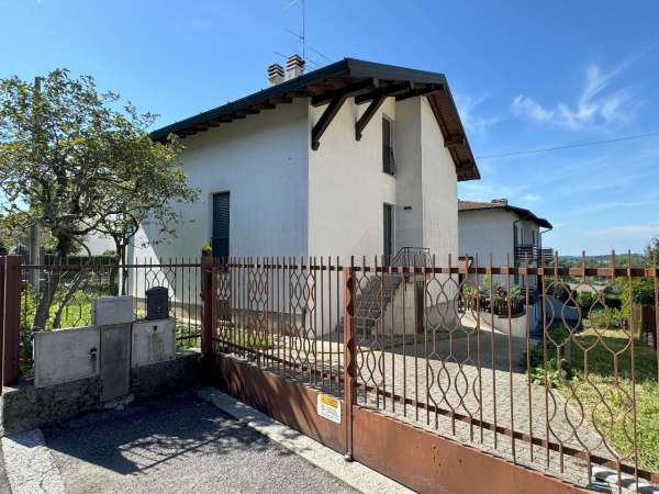 Foto Villa unifamiliare in affitto a Casnate Con Bernate