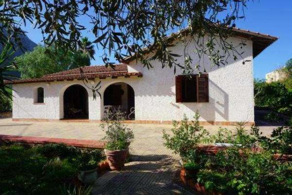 Foto Villa unifamiliare in affitto a Cinisi