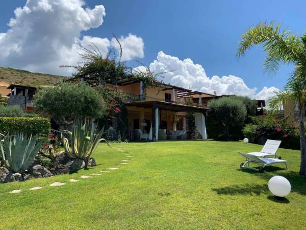Foto Villa unifamiliare in affitto a Diamante