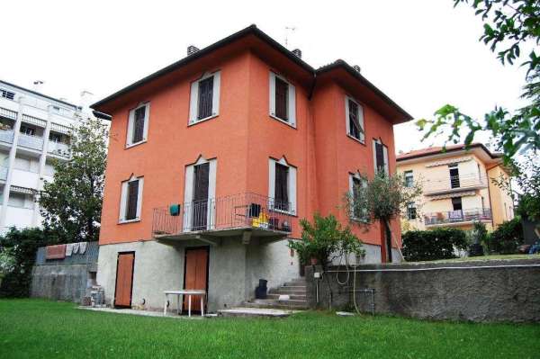 Foto Villa unifamiliare in affitto a Rovereto