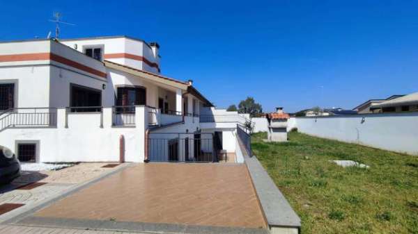 Foto Villa Via Bassani grande villa per gruppi o famiglie - Infernetto
