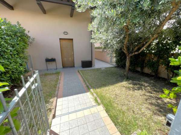 Foto Villetta a schiera angolare in affitto a San Frediano a Settimo - Cascina 60 mq  Rif: 1333937