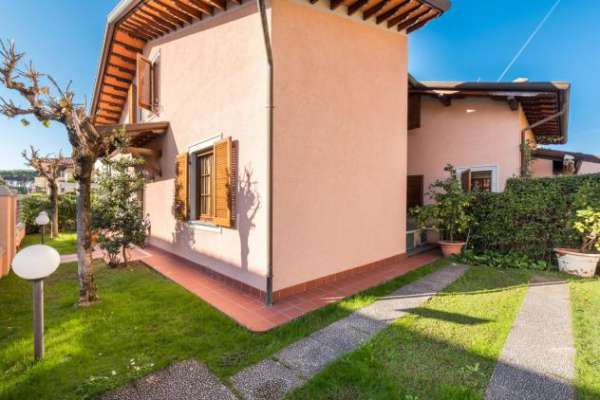 Foto Villetta bifamiliare in affitto a Forte dei Marmi 200 mq  Rif: 1247029