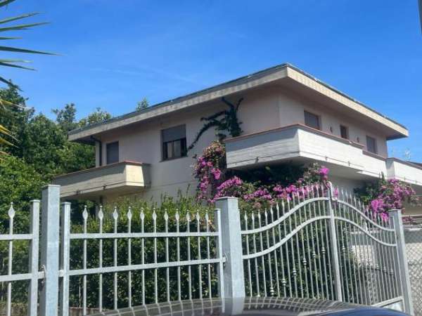 Foto Villetta bifamiliare in affitto a Massa 110 mq  Rif: 1310326