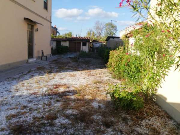 Foto X ragazze camera a 100 mt da ingegneria