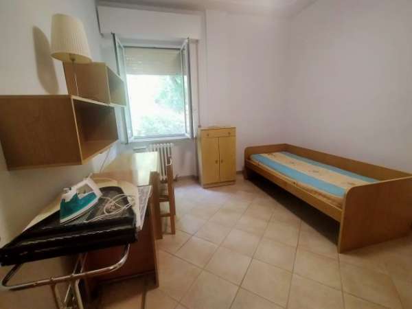 Foto Zona semicentrale, camera singola per lavotarice