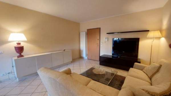 Foto Zona Tribunale nuovo, affittasi appartamento 5 vani 98 Mq